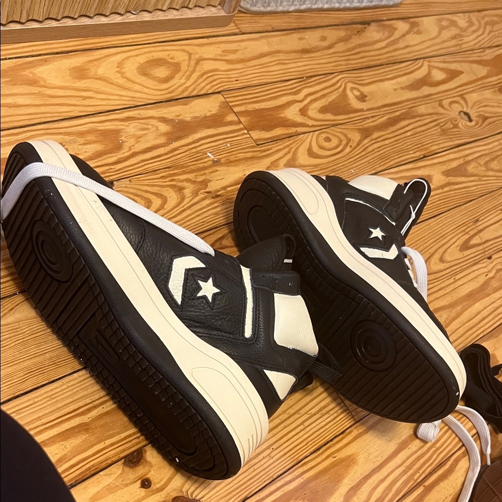 Unisex Converse Black and White Leather Sneakers - Picture 4 of 6